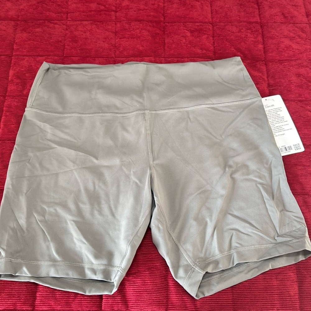 Lululemon Train High-Rise Short 8”